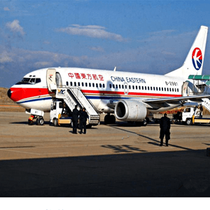 三源浦机场空运航空快运业稳步发展的原因是什么？